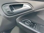FORD FOCUS 2017 (17)