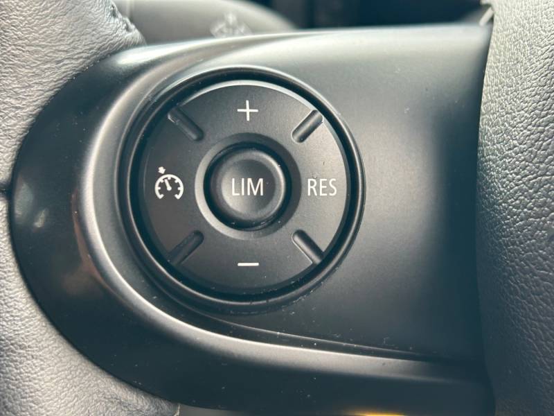 MINI HATCHBACK 2015 (15)
