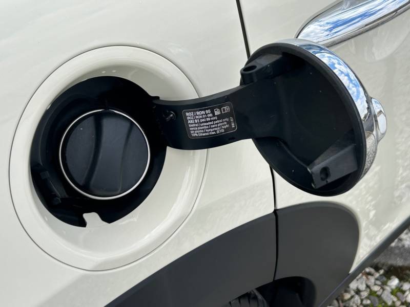 MINI HATCHBACK 2015 (15)