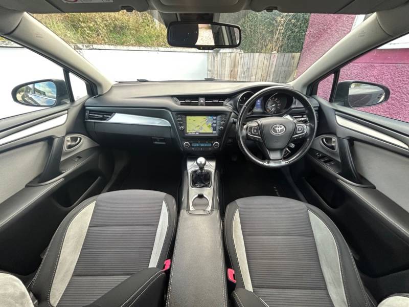 TOYOTA AVENSIS 2017 (17)