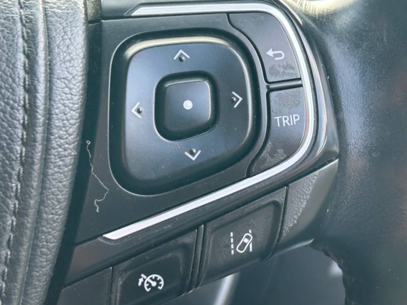 TOYOTA AVENSIS 2017 (17)