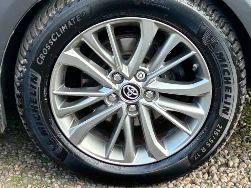 TOYOTA AVENSIS 2017 (17)