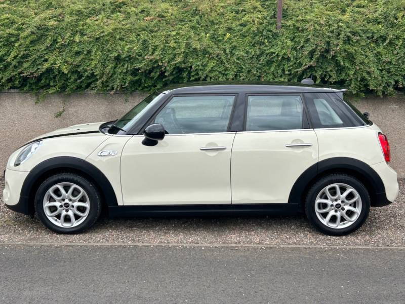 MINI HATCHBACK