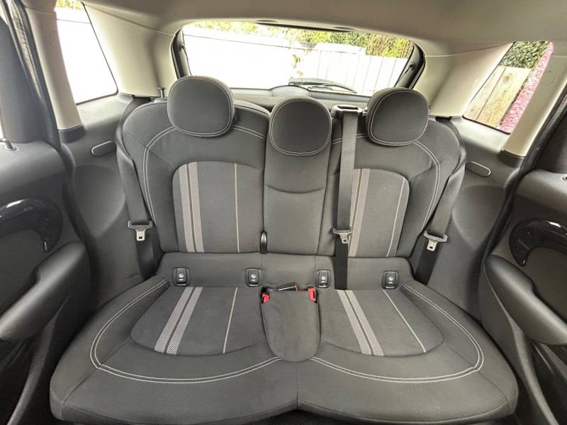 MINI HATCHBACK