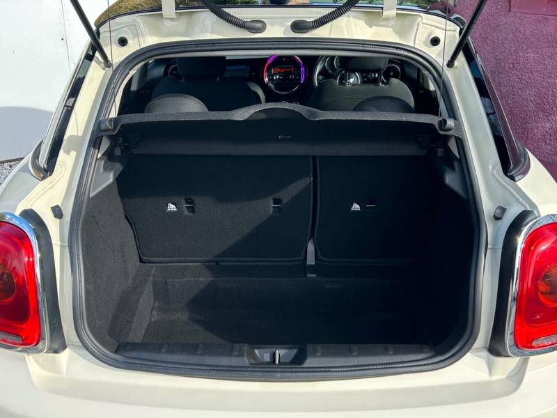 MINI HATCHBACK