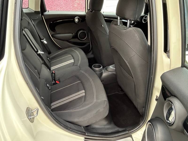 MINI HATCHBACK
