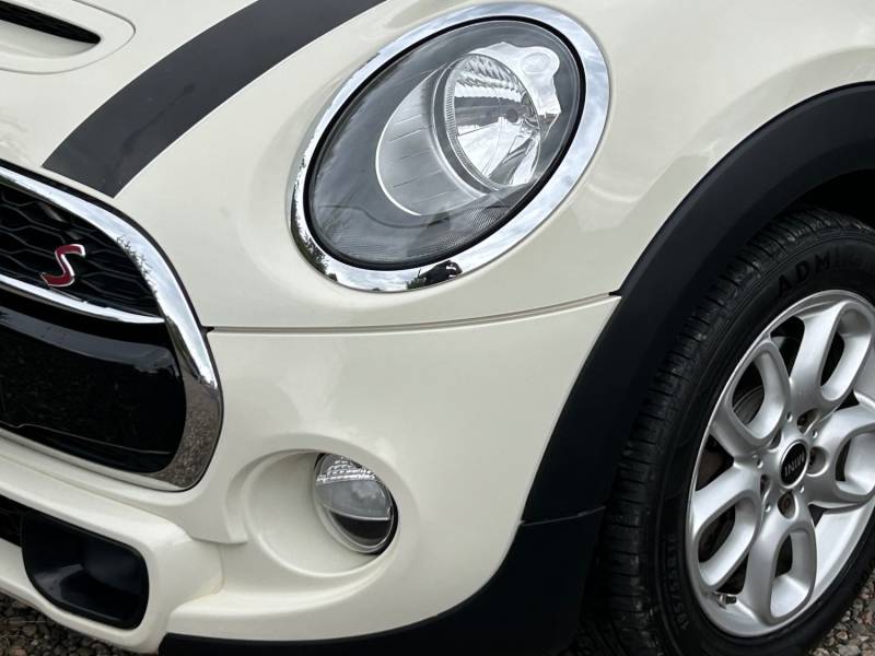 MINI HATCHBACK