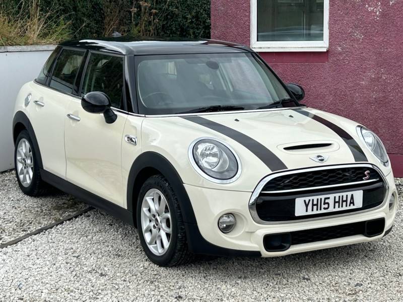 MINI HATCHBACK