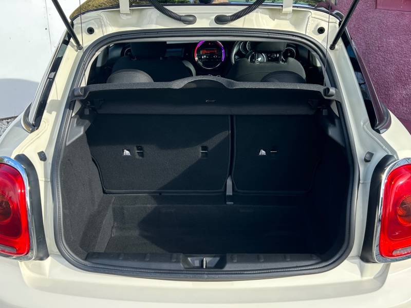 MINI HATCHBACK