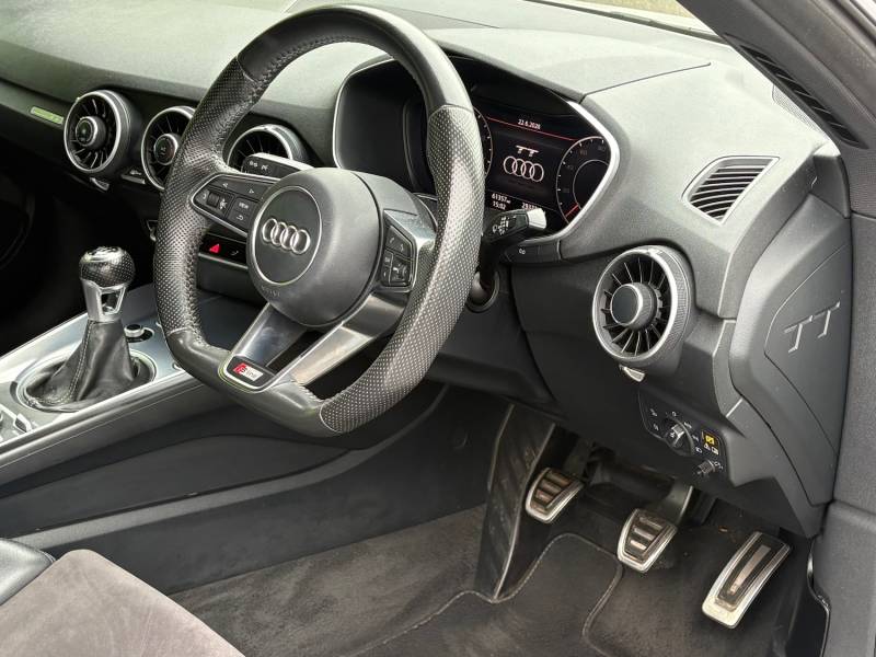 AUDI TT