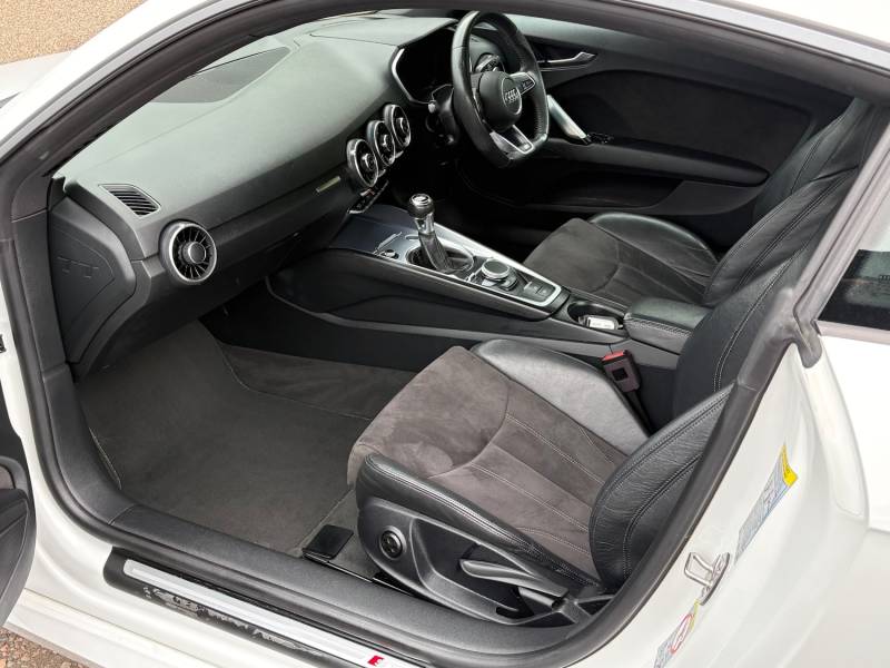 AUDI TT
