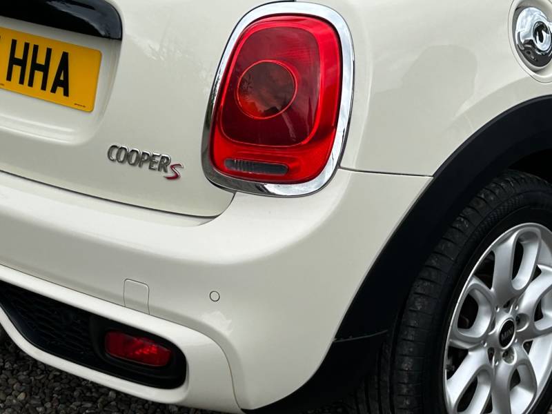 MINI HATCHBACK