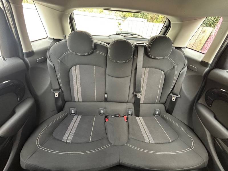 MINI HATCHBACK