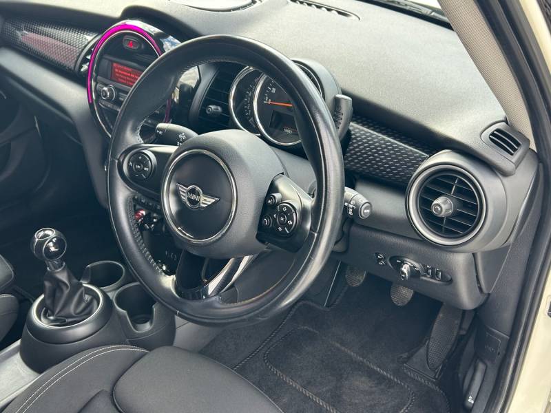 MINI HATCHBACK