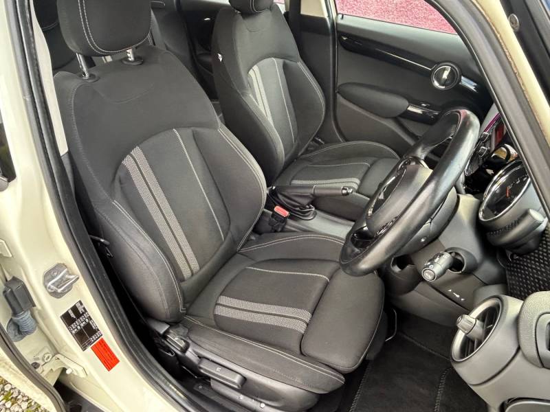 MINI HATCHBACK